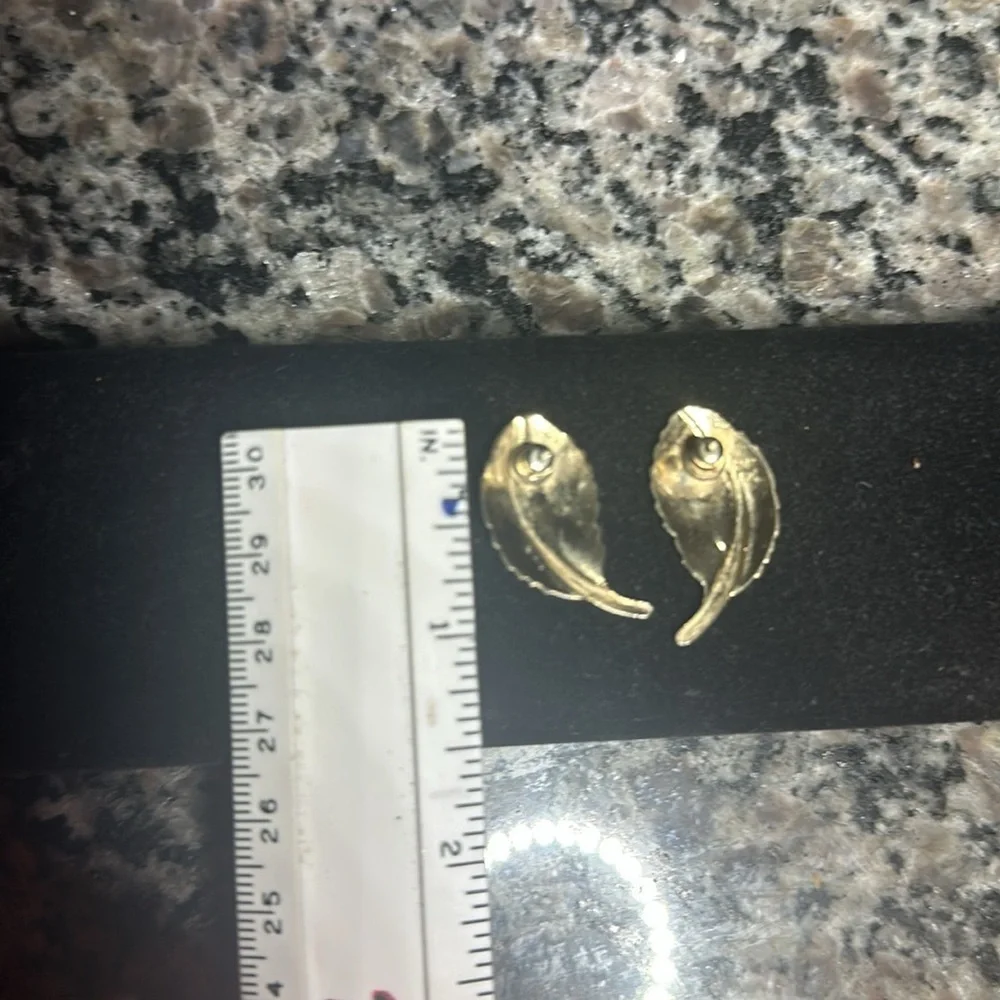 Vintage Gold Tone Leaf Stud Earrings